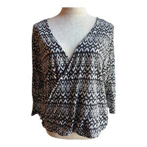 H&M Black White Tribal Geometric Surplice Boho Blouse Size L (2426-1)